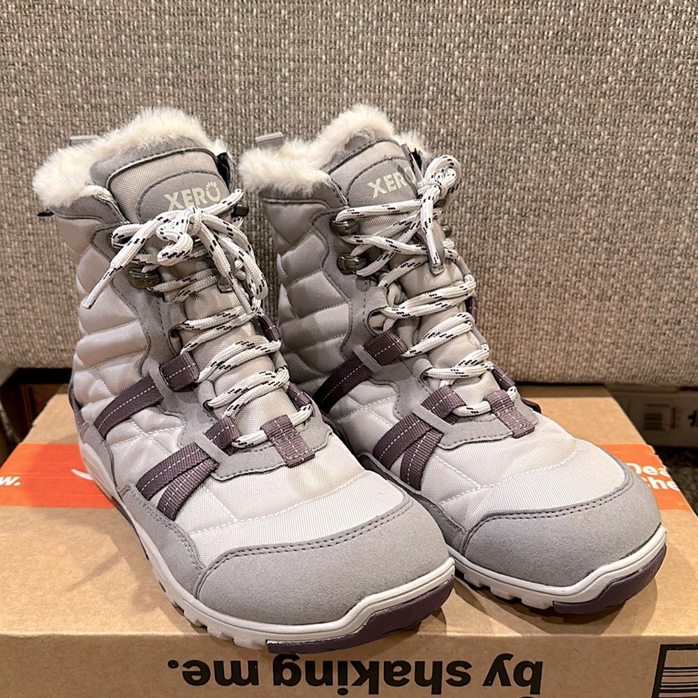 Women’s Alpine Snow boot Xero shoes size 8 purple gray